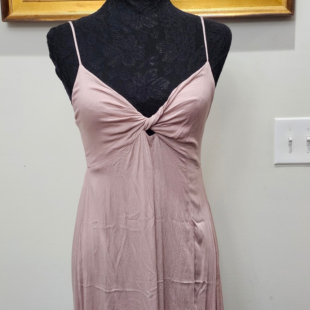Elegant Pink Midi Dress - Picture 2 of 8